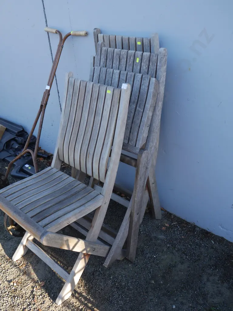 4 folding wooden chairs Image 1++