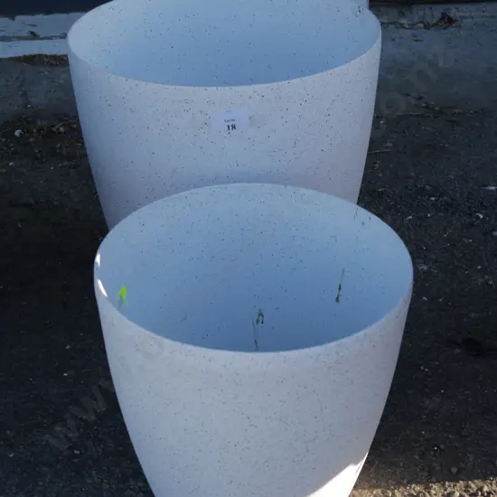2 white plastic plant pots