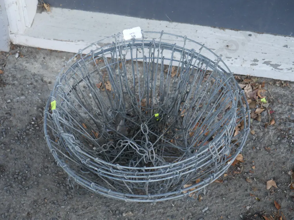 Metal wire hanging planters Image 1++