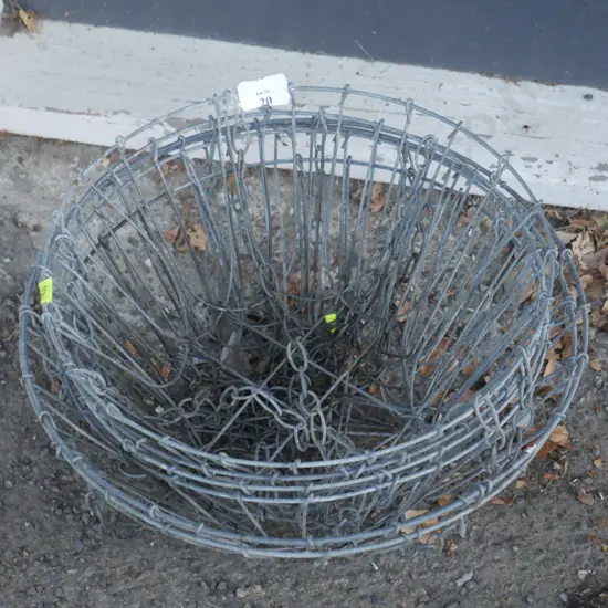 Metal wire hanging planters