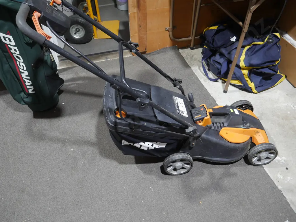 Worx battery lawnmower Image 1++
