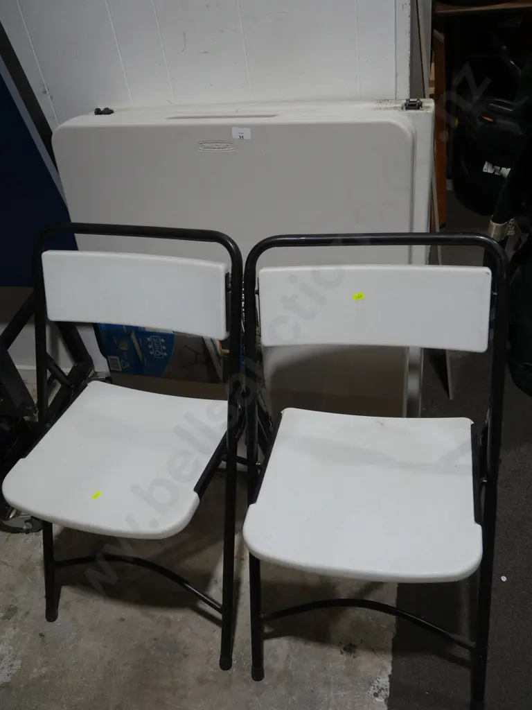 2 trestle tables and 2 chairs Image 1++