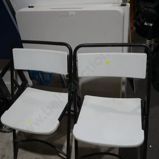 2 trestle tables and 2 chairs