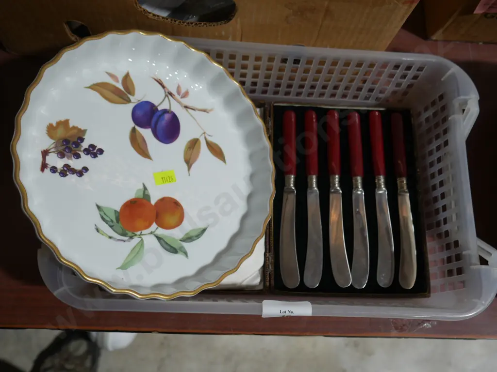 Royal Worcester dish, butter knife set Image 1++
