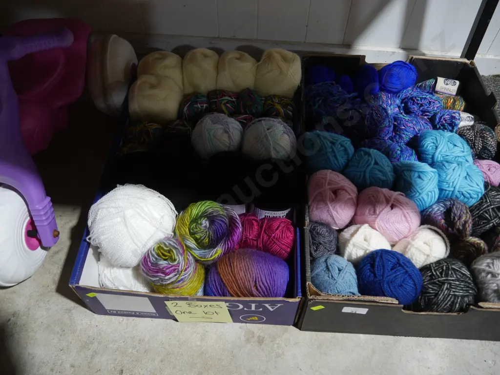 2 boxes of knitting wool Image 1++