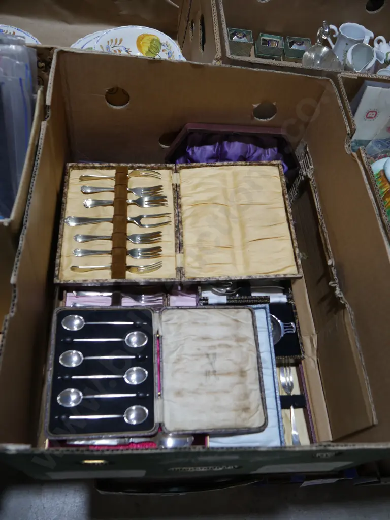 Assorted cutlery sets Image 1++