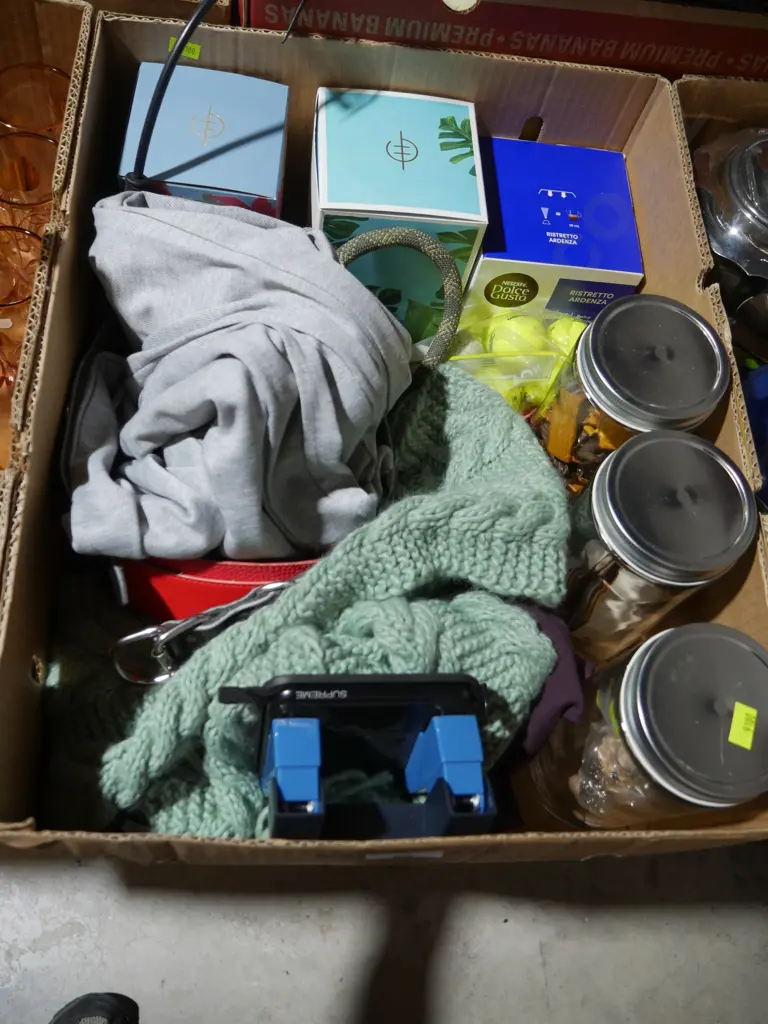 Fragrance candles, golf balls etc Image 1++