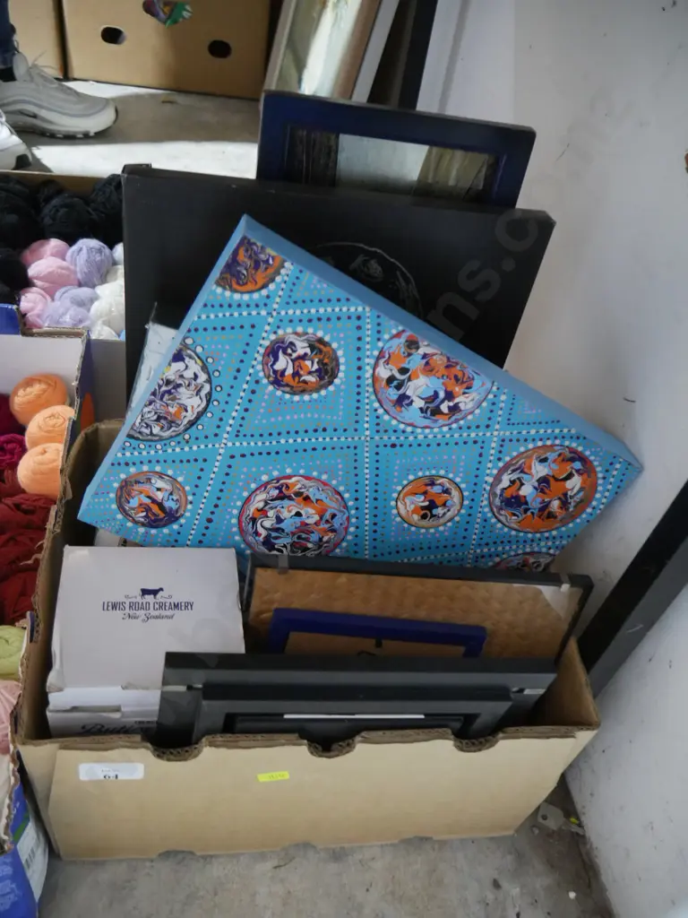 Box of artworks Image 1++