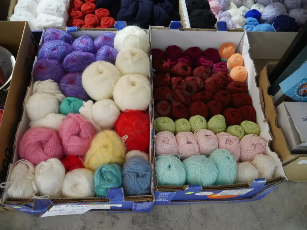 2 boxes of knitting wool Image 1++
