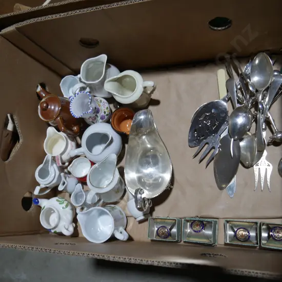 Small jugs and cutlery