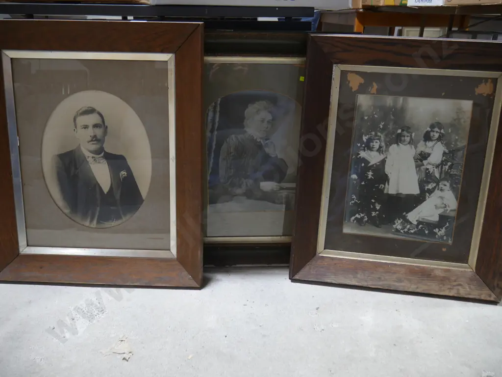 Assorted old framed photos Image 1++