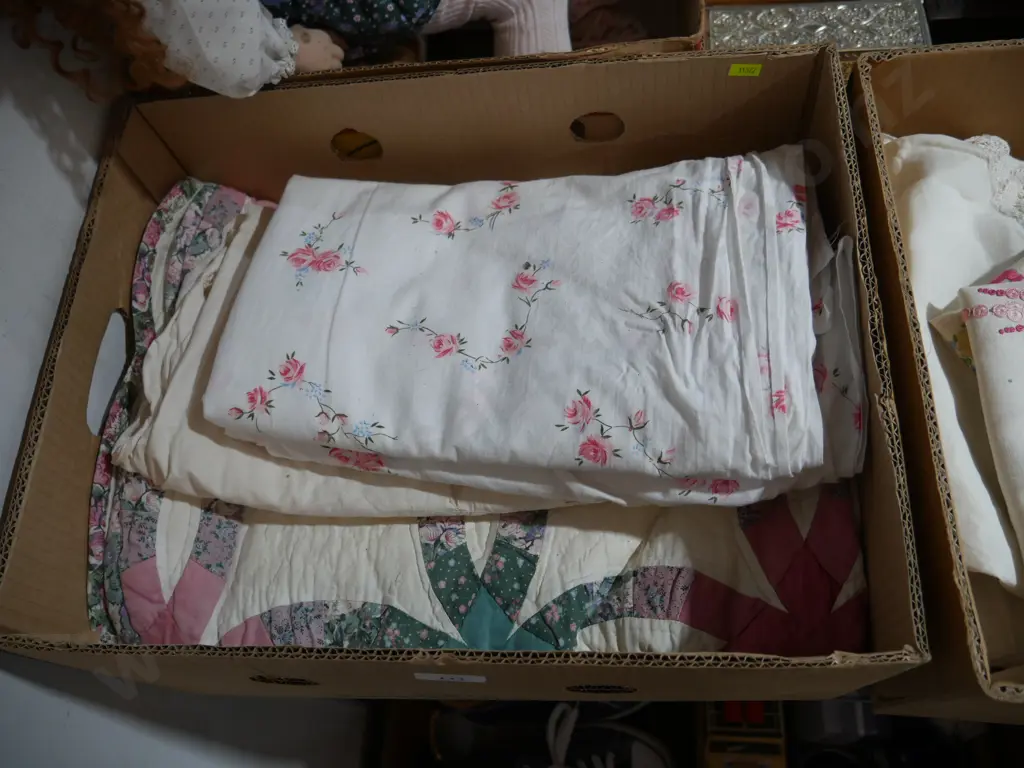 Two boxes of linen Image 1++