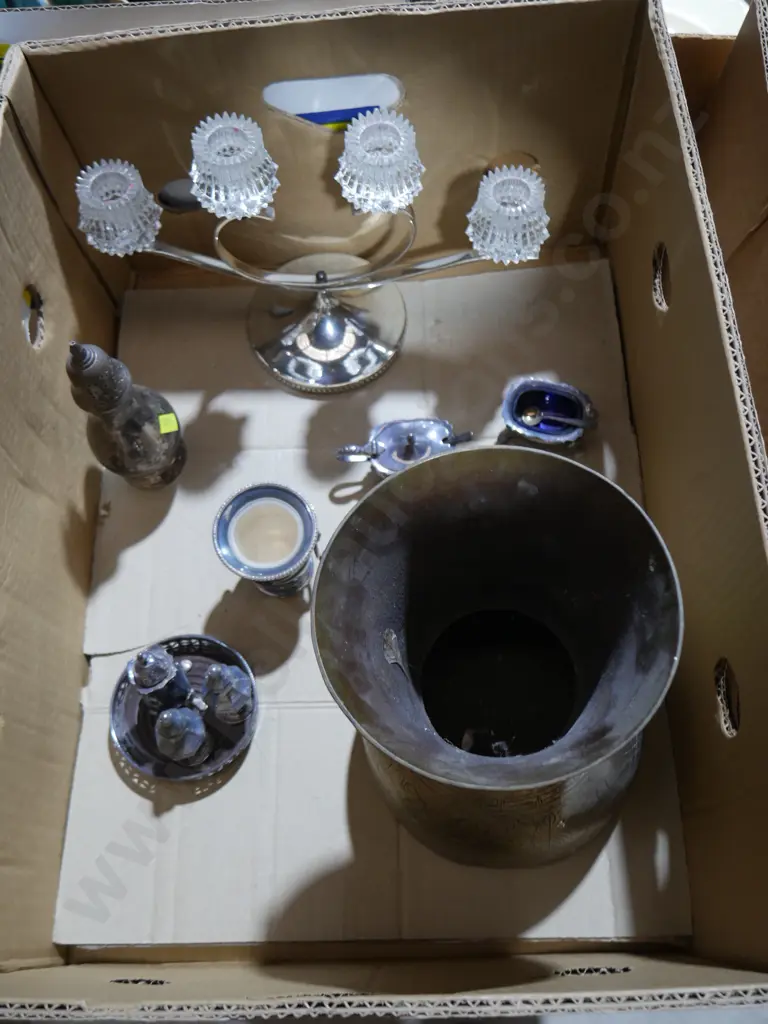 Epware, brass vase, candelabra Image 1++