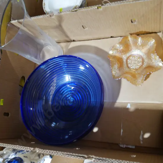 Glass bowls, glass vase