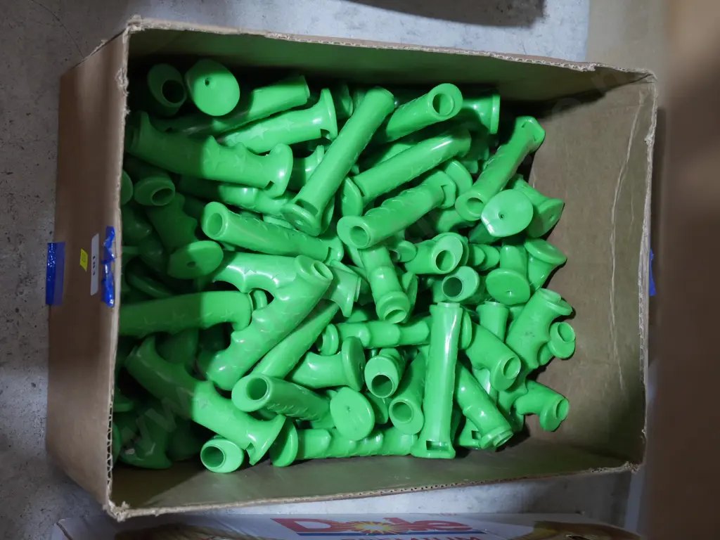 Box of handles Image 1++