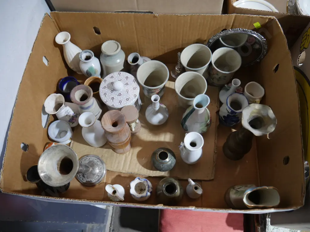 Assorted small vases etc Image 1++