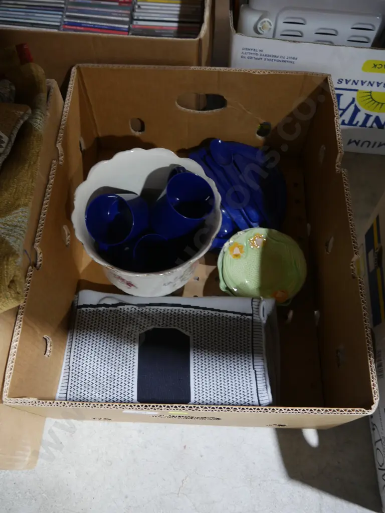 Plastic ware etc Image 1++