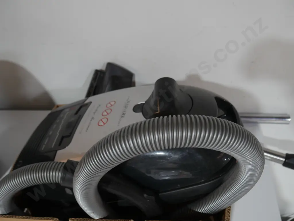 Vacuum cleaner Image 1++