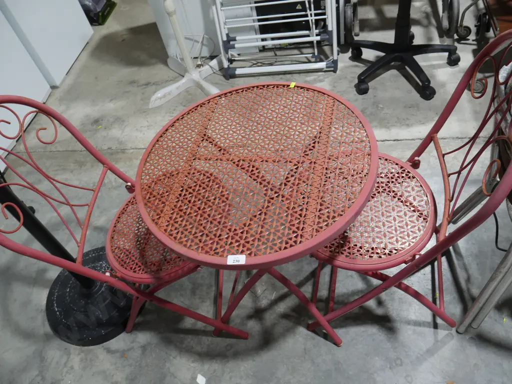 Metal cafe table and chairs Image 1++