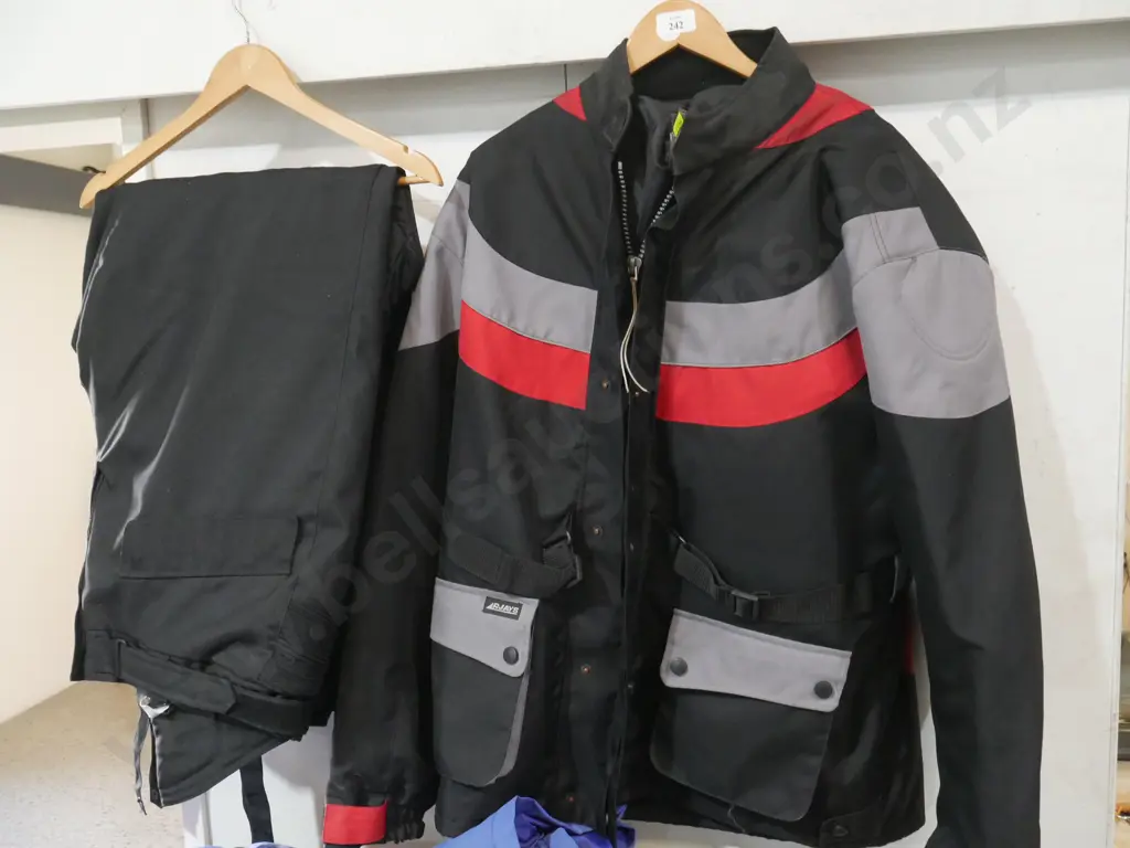 Motorcycle pants and jacket Image 1++
