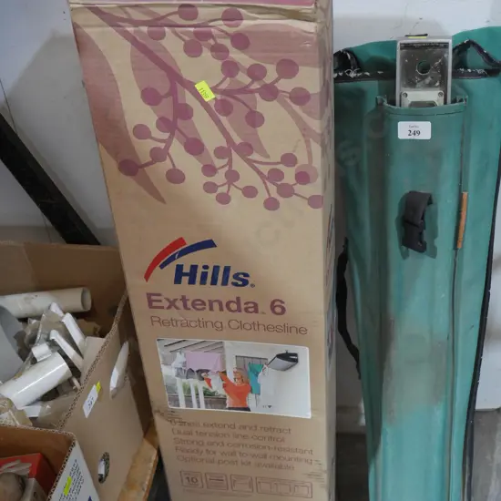 Retracting clothesline