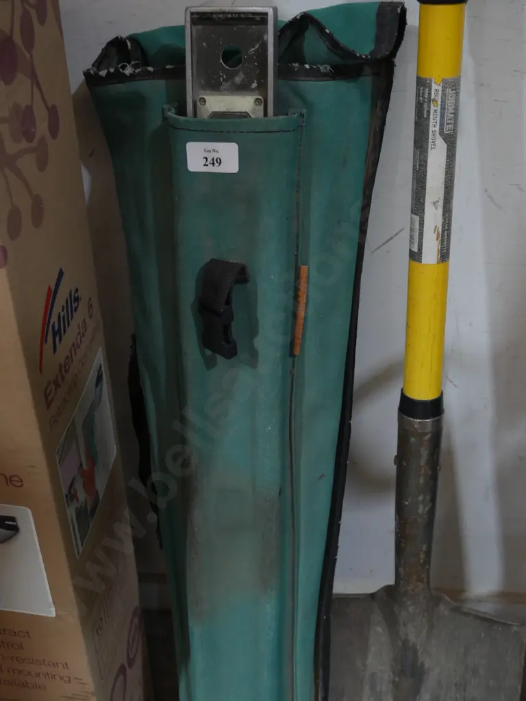 Saw bag and saws Image 1++