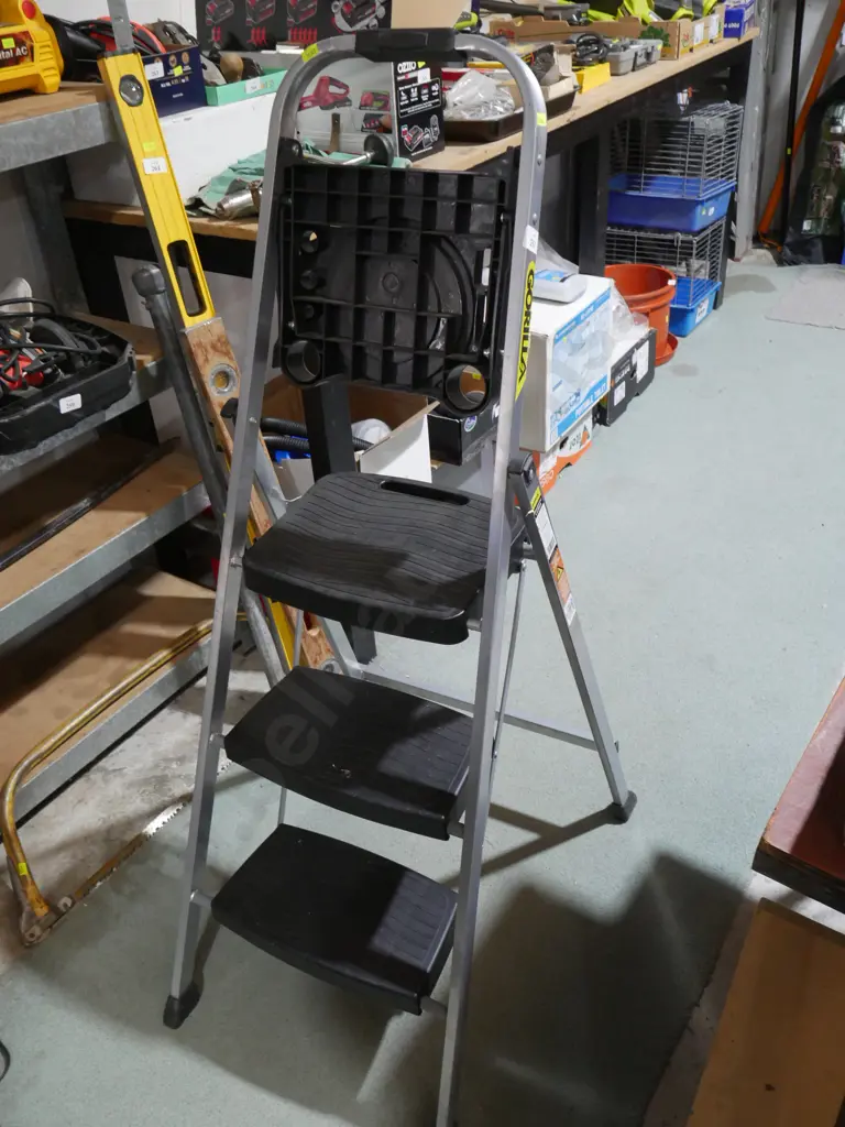 Step ladder Image 1++