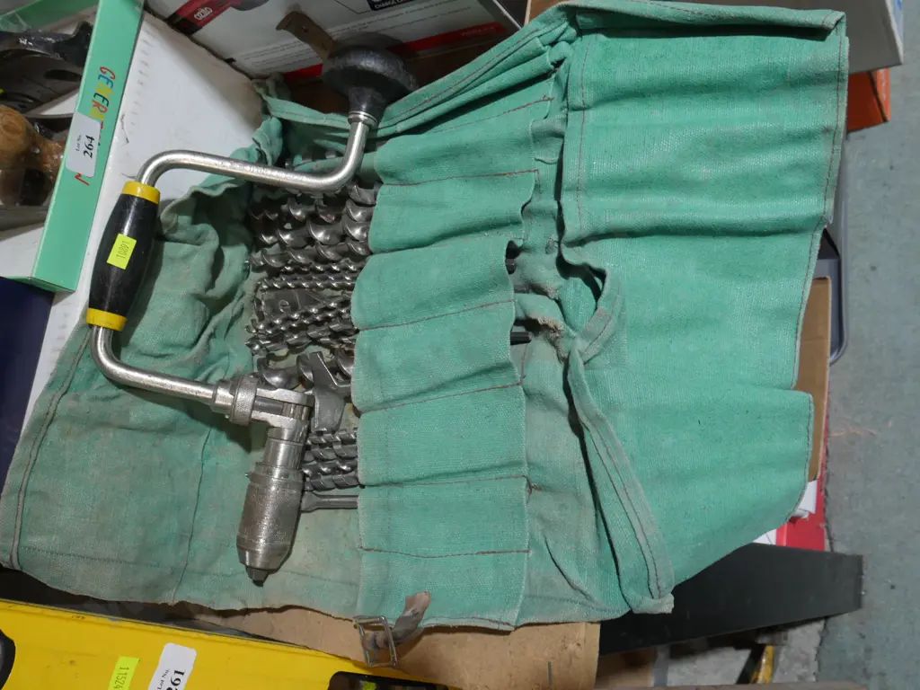 Brace drill and bits Image 1++