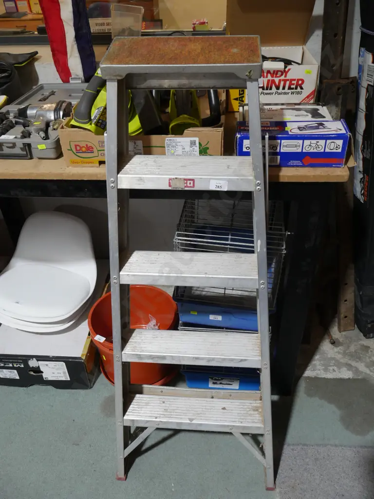 Step ladder Image 1++