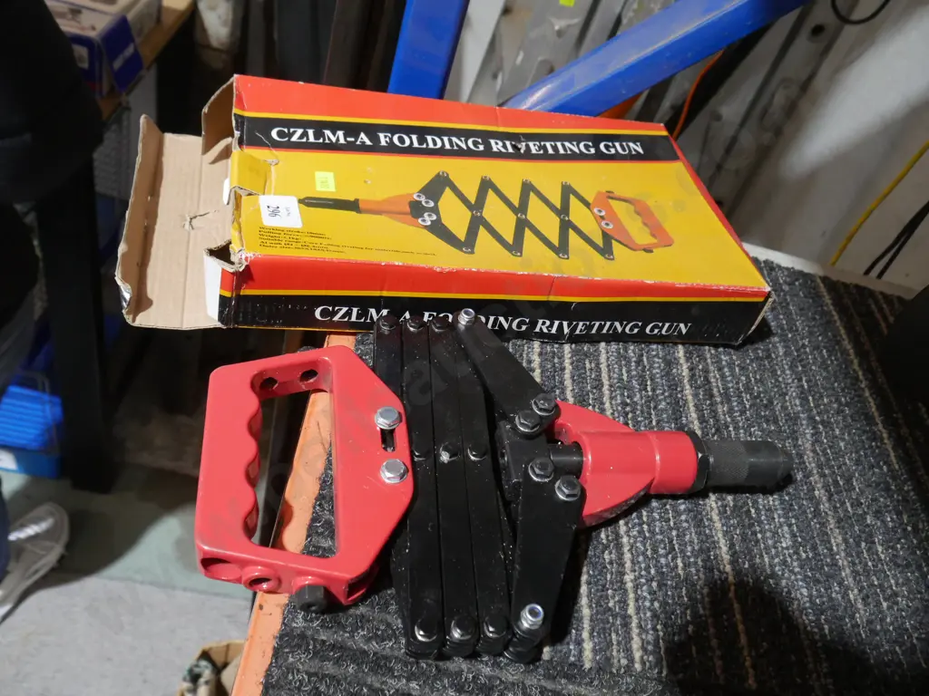 Folding riveting gun Image 1++