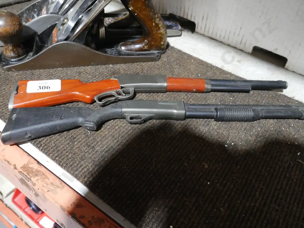 2 gun lighters Image 1++