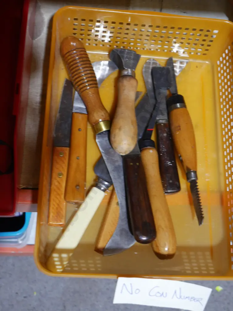 Assorted knives etc Image 1++