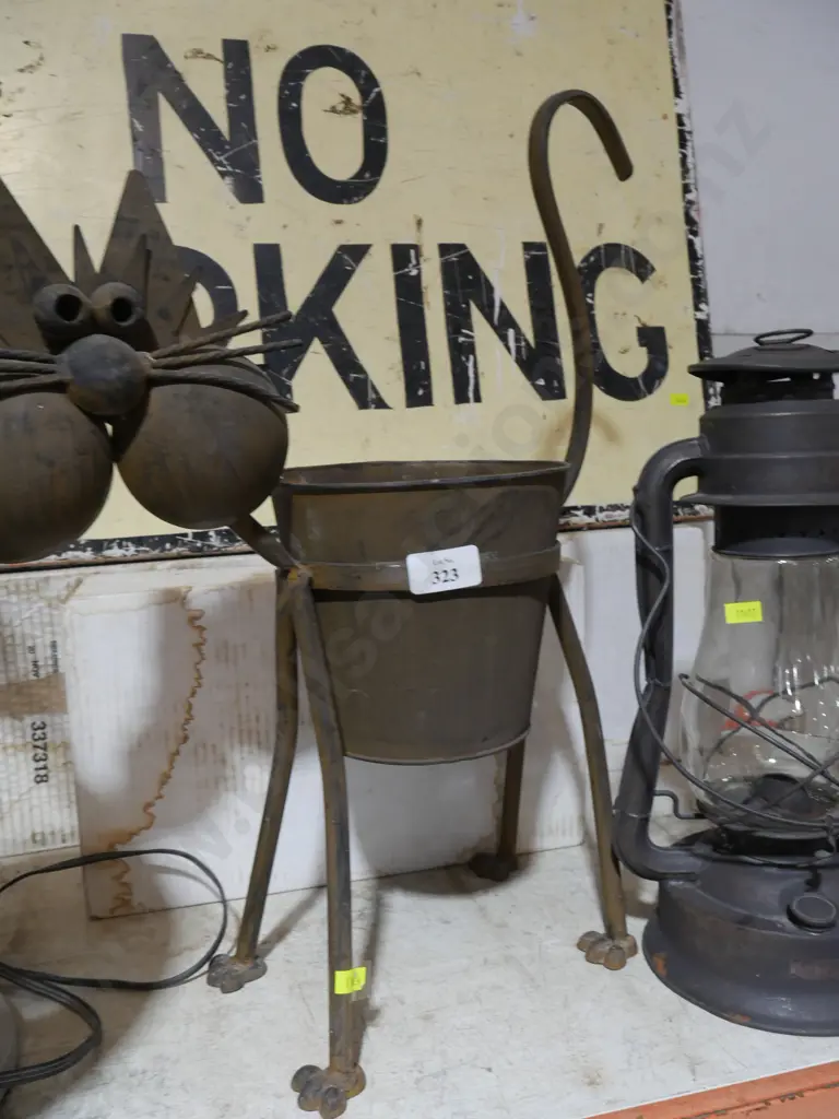 Cat plant pot Image 1++