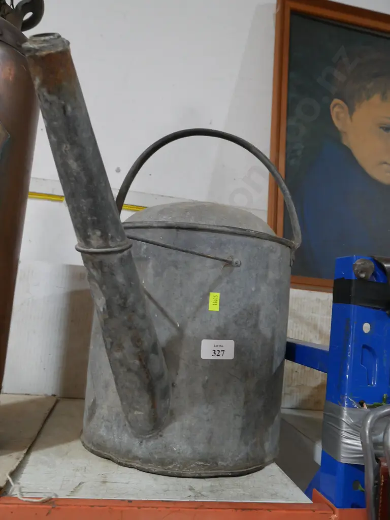 Tin watering can Image 1++