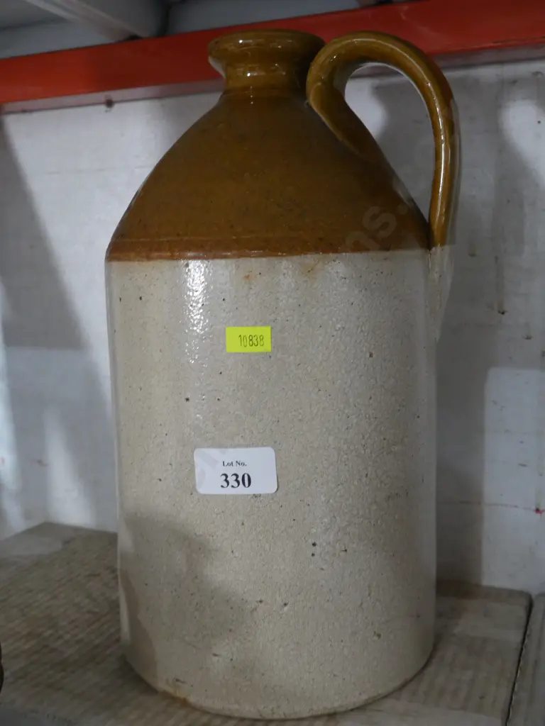 Stoneware jug Image 1++