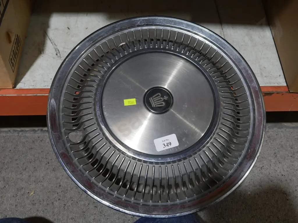 Toyota crown hub cap Image 1++