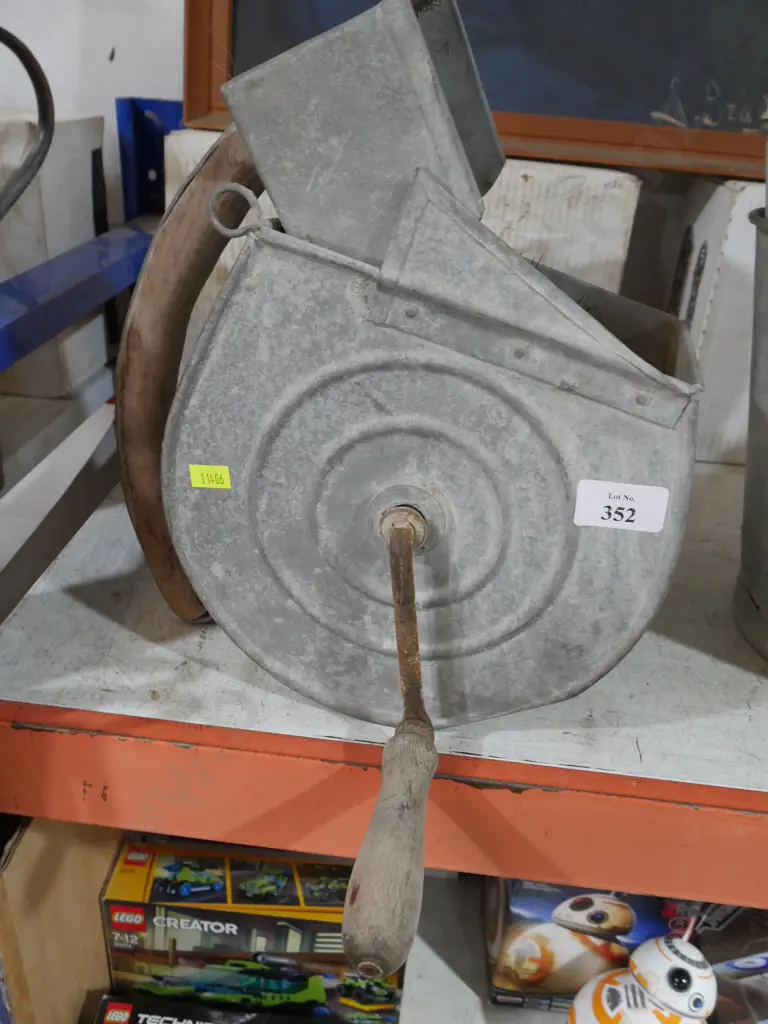 Seed spreader Image 1++