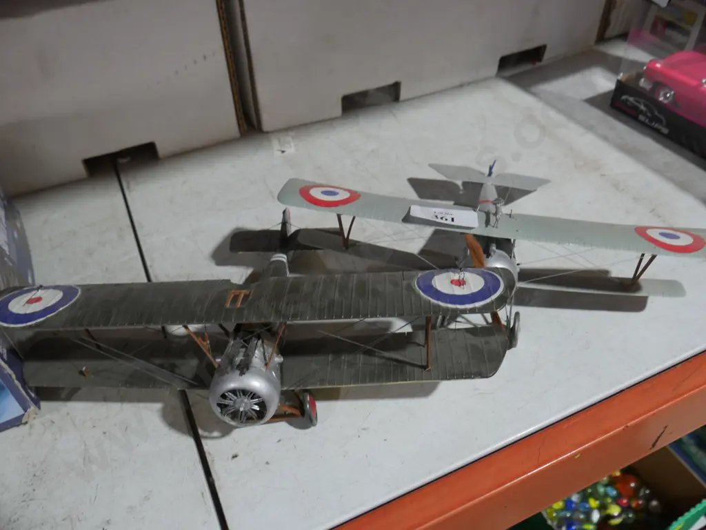 2 plastic kitset airplanes Image 1++