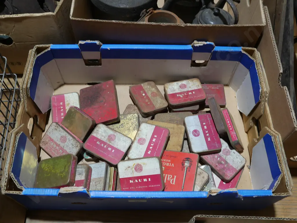 Assorted tins Image 1++