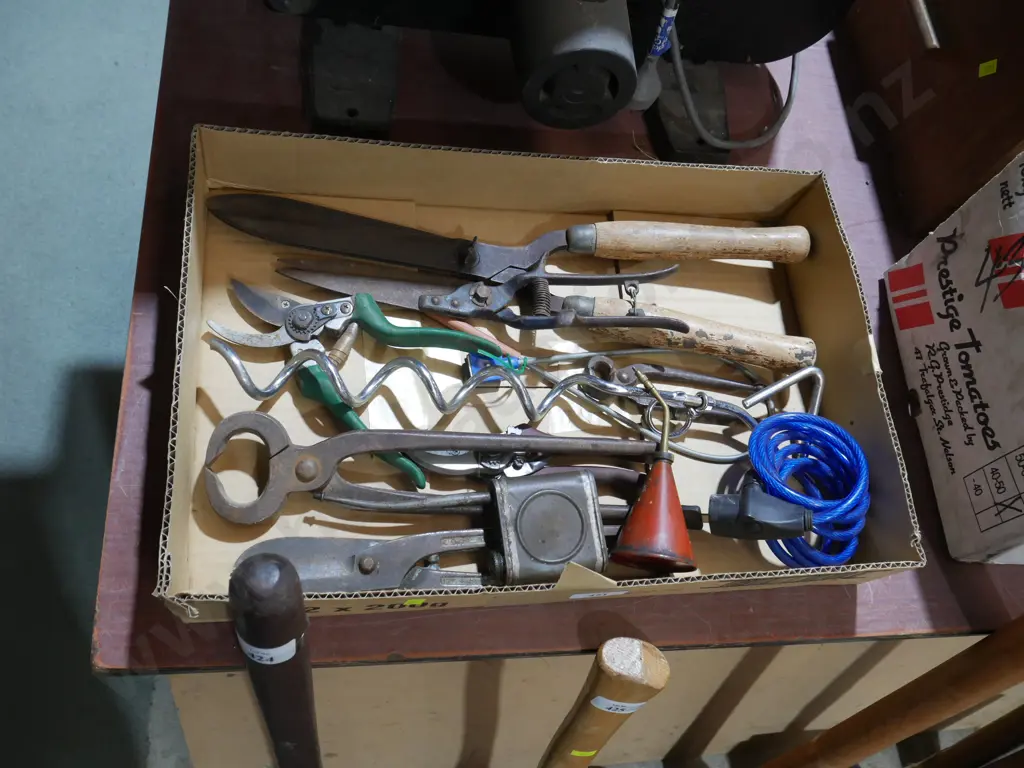 Assorted workshop items Image 1++