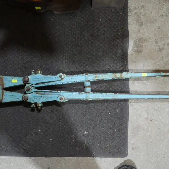 Large bolt cutters