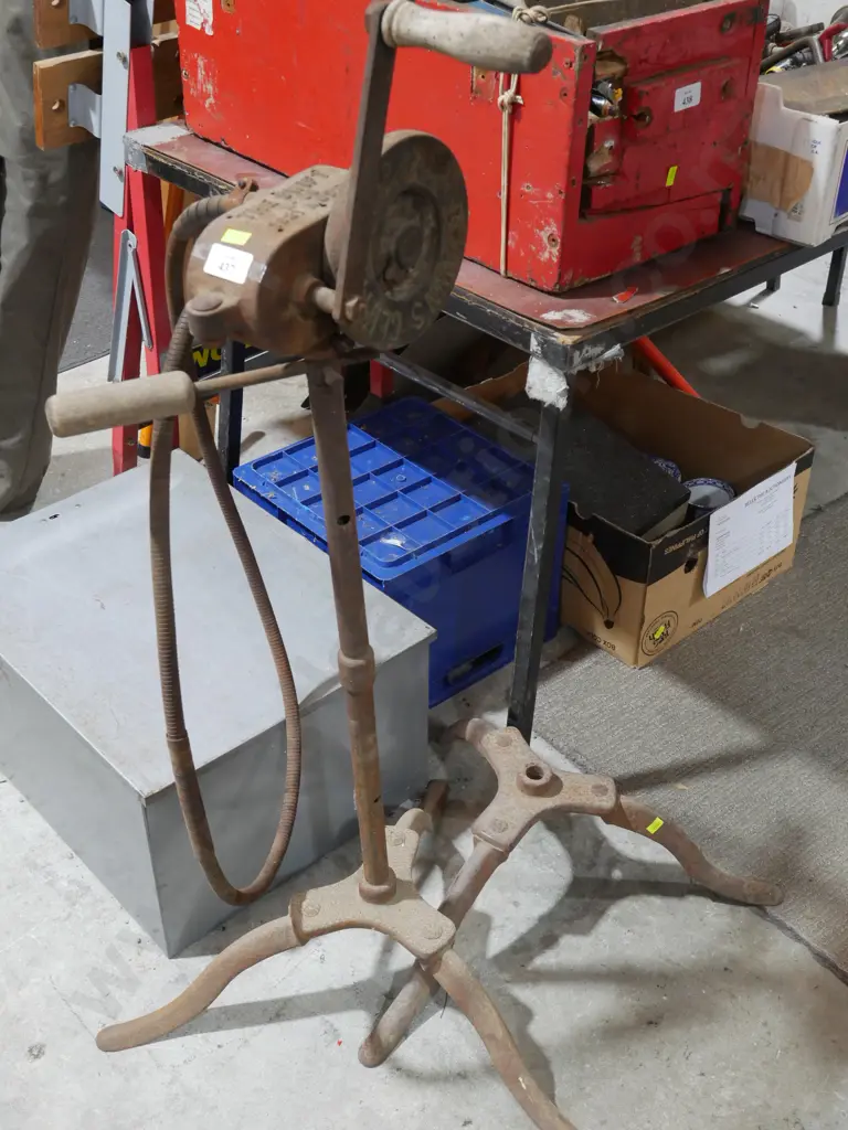 Vintage hand shearer Image 1++