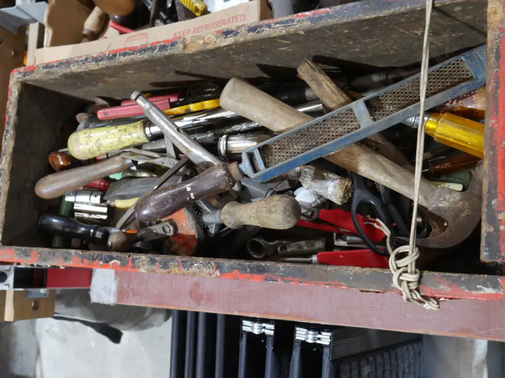 Assorted workshop hand tools Image 1++