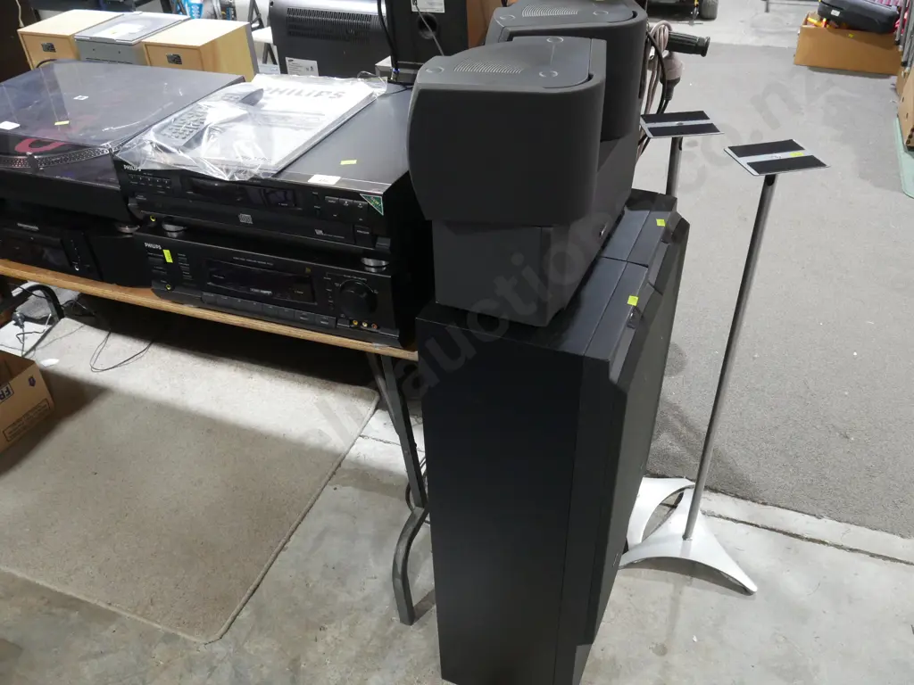 Philips stereo equipment and speakers Image 1++