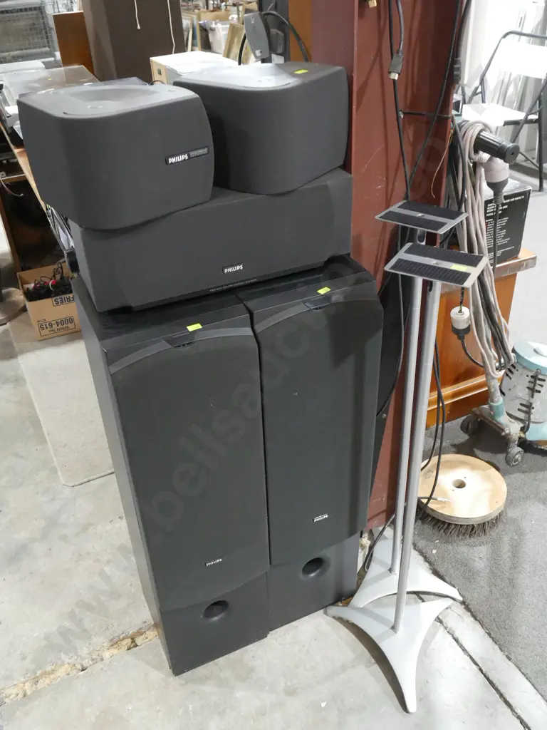 Philips stereo equipment and speakers Image 1++