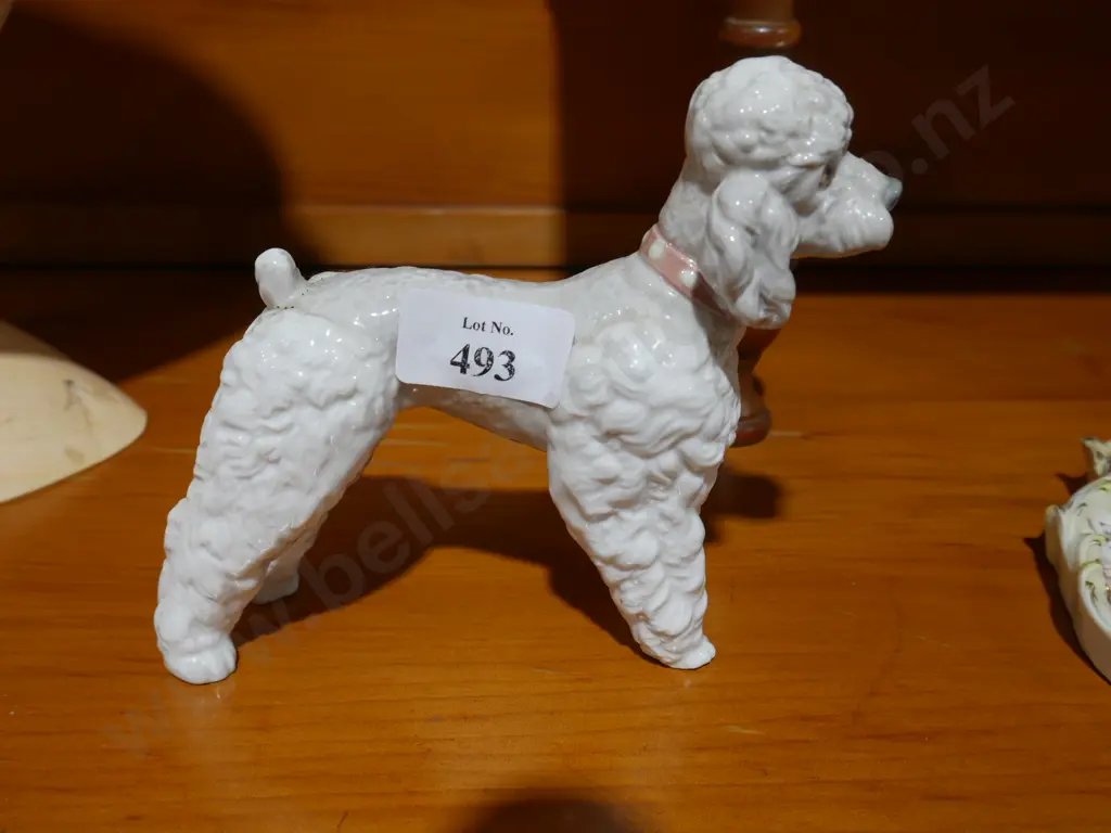 Ladro ornament Image 1++