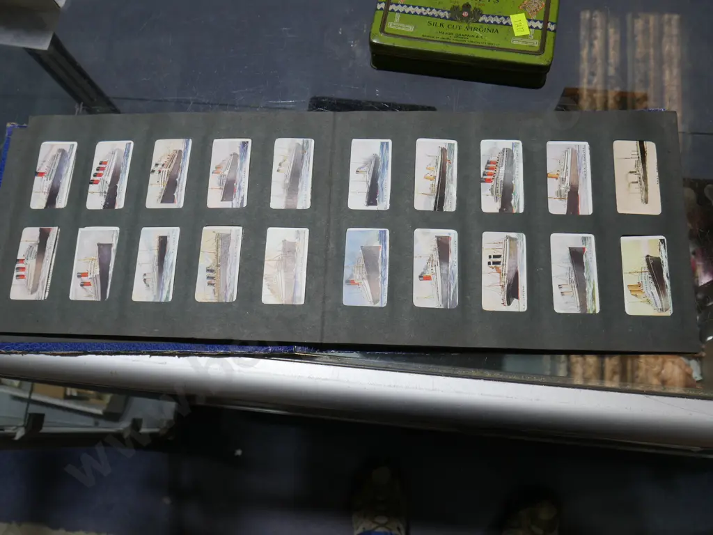Cigarette card album and cards Image 1++