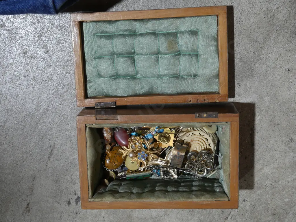 Assorted jewellery Image 1++