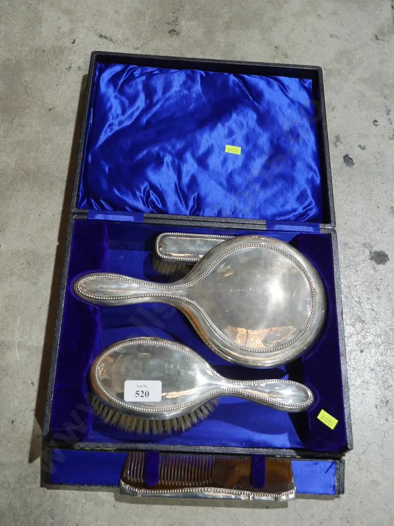 Four-piece sterling silver dressing table set Image 1++