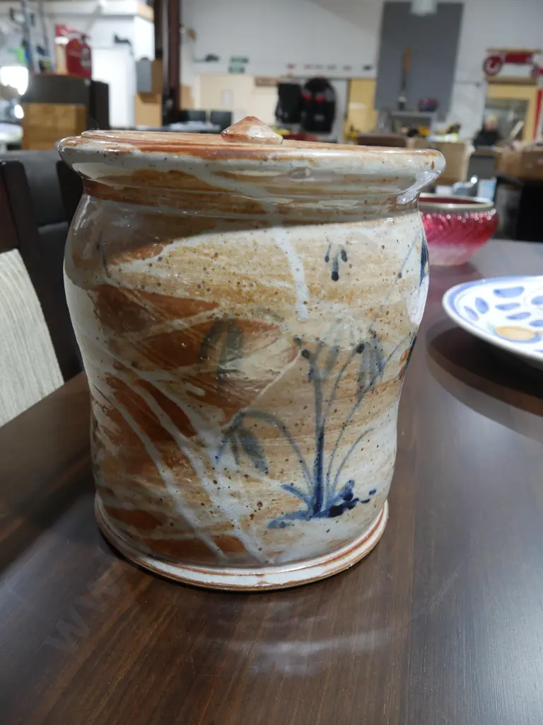 Paul Fisher NZ studio pottery storage pot Image 1++